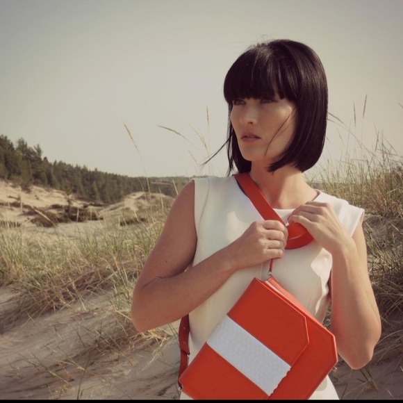 Meet your Posher, Esther - Picture 1 of 1